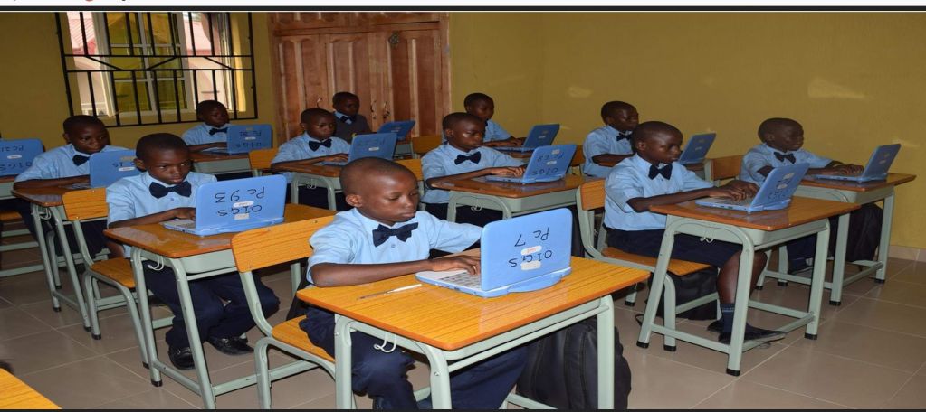 Oba Abolarin teaching Civic Education to students in the classroom